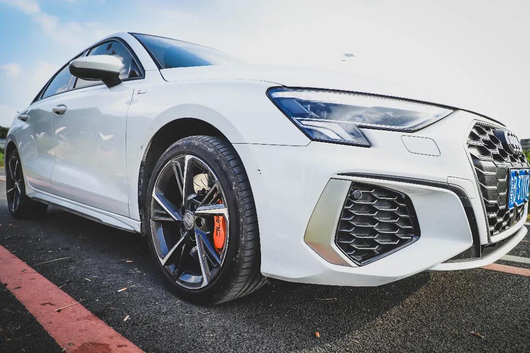 奧迪A3 剎車改裝升級(jí) VINIC DF40 超級(jí)大四剎車套裝