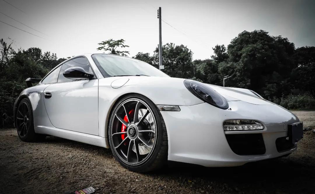 保時(shí)捷911 剎車改裝升級(jí) VINIC M60大六剎車套裝，剎車更加線性有力！